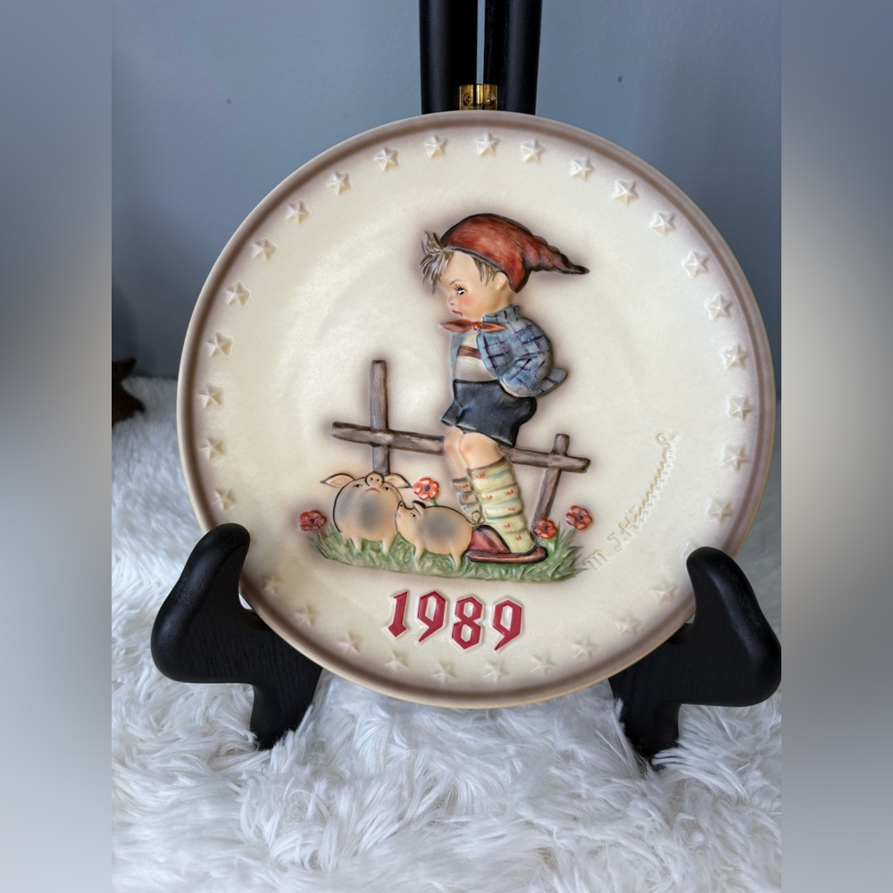 Vintage 1989 M.J. Hummel "Farm Boy" Collector Plate - Number HUM285